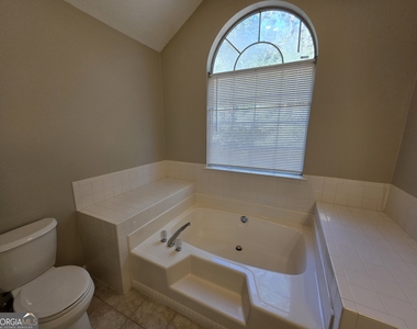 302 Henley Way - Photo Thumbnail 11