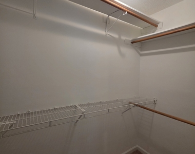 302 Henley Way - Photo Thumbnail 13