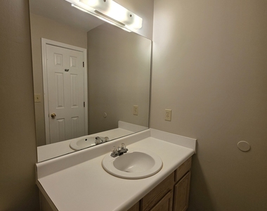 302 Henley Way - Photo Thumbnail 16