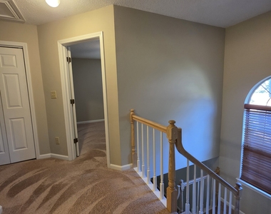 302 Henley Way - Photo Thumbnail 8