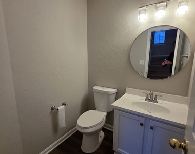 302 Henley Way - Photo Thumbnail 7