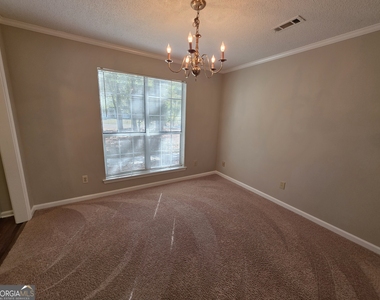 302 Henley Way - Photo Thumbnail 6