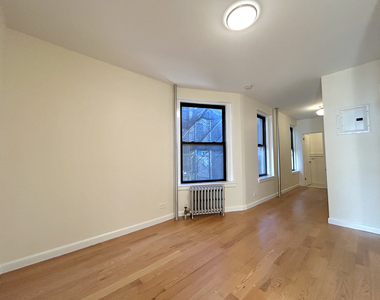 West 10th & Greenwich Ave - Photo Thumbnail 5
