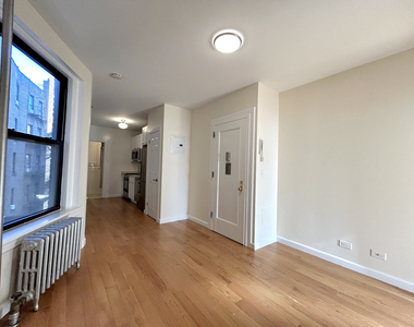 West 10th & Greenwich Ave - Photo Thumbnail 1
