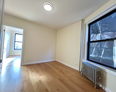 West 10th & Greenwich Ave - Photo Thumbnail 3