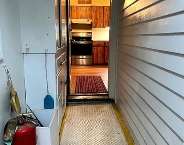 30 Fowler St - Photo Thumbnail 6