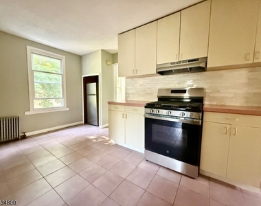 113 3rd St - Photo Thumbnail 11