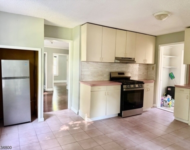 113 3rd St - Photo Thumbnail 9