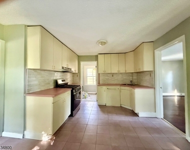 113 3rd St - Photo Thumbnail 10