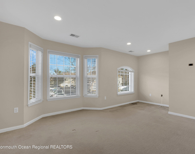143 Shinnecock Drive - Photo Thumbnail 16