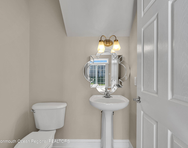 143 Shinnecock Drive - Photo Thumbnail 13