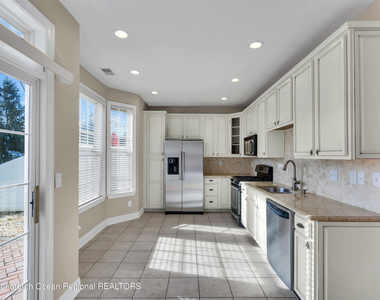 143 Shinnecock Drive - Photo Thumbnail 11