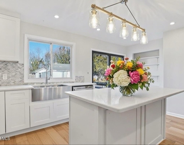 555 Cedar Avenue - Photo Thumbnail 3