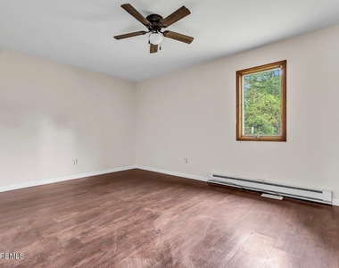 1112 Larchmont Street - Photo Thumbnail 13