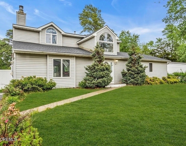 1112 Larchmont Street - Photo Thumbnail 1