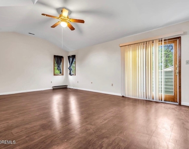 1112 Larchmont Street - Photo Thumbnail 8