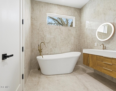 152 Ampere Avenue - Photo Thumbnail 6
