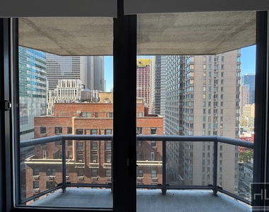 West 48th Street - Photo Thumbnail 5