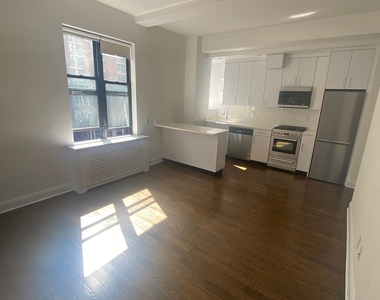 East 46 Street - Photo Thumbnail 3