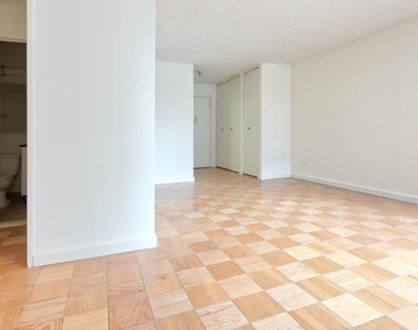 East 40th Street - Photo Thumbnail 4