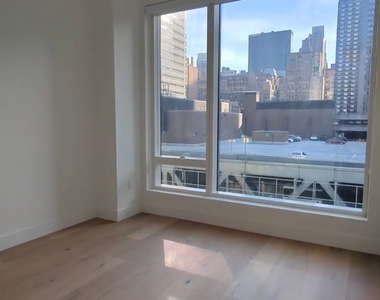 West 43rd Street - Photo Thumbnail 2