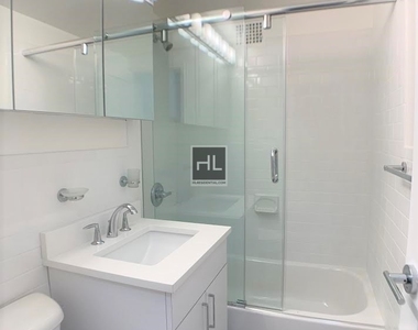 E 16 St - Photo Thumbnail 4