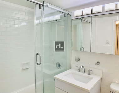E 16 St - Photo Thumbnail 4