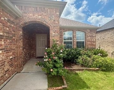 204 Flower Ridge Drive - Photo Thumbnail 3