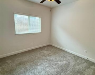204 Flower Ridge Drive - Photo Thumbnail 12