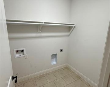 204 Flower Ridge Drive - Photo Thumbnail 6