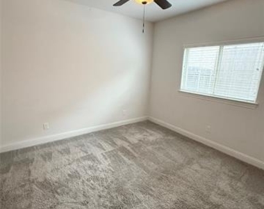 204 Flower Ridge Drive - Photo Thumbnail 10