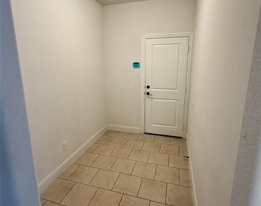 204 Flower Ridge Drive - Photo Thumbnail 9