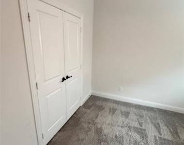 204 Flower Ridge Drive - Photo Thumbnail 11