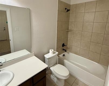 204 Flower Ridge Drive - Photo Thumbnail 8