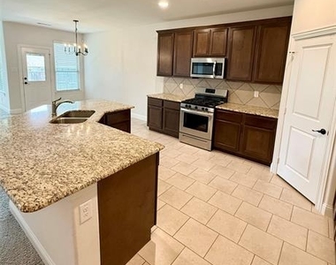204 Flower Ridge Drive - Photo Thumbnail 15