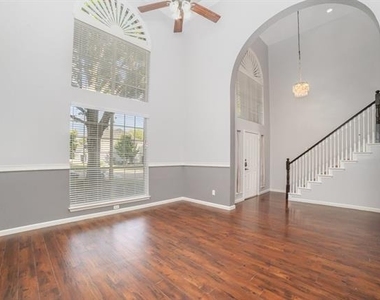1908 Wood Crest Drive - Photo Thumbnail 10