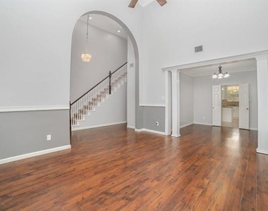 1908 Wood Crest Drive - Photo Thumbnail 9
