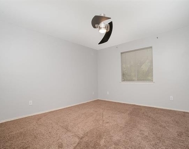 1908 Wood Crest Drive - Photo Thumbnail 14