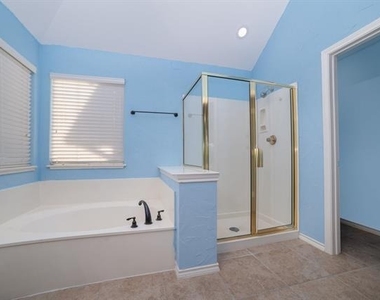1908 Wood Crest Drive - Photo Thumbnail 17