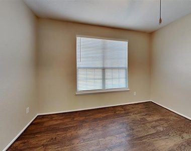 2707 Whisper Court - Photo Thumbnail 10