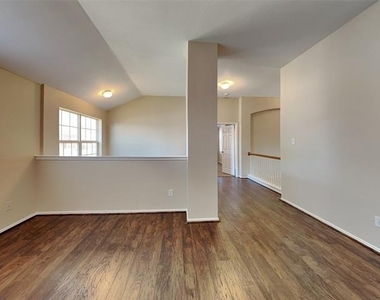 2707 Whisper Court - Photo Thumbnail 4