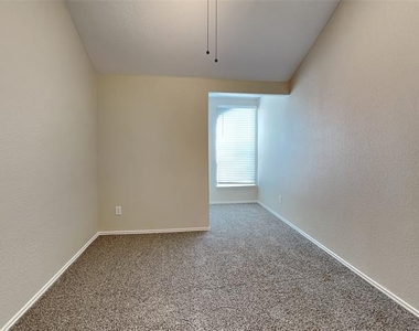 2707 Whisper Court - Photo Thumbnail 7