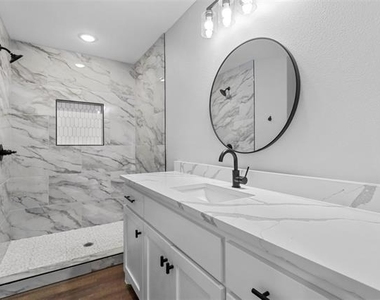 508 W Johnson Street - Photo Thumbnail 10
