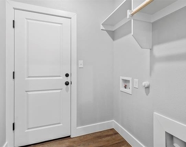 508 W Johnson Street - Photo Thumbnail 11