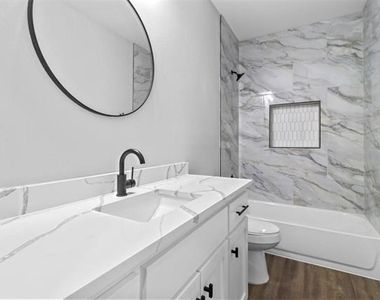 508 W Johnson Street - Photo Thumbnail 9