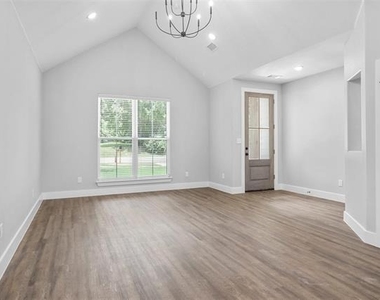 508 W Johnson Street - Photo Thumbnail 4