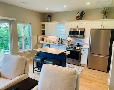 922 Cove Trail - Photo Thumbnail 1