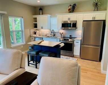 922 Cove Trail - Photo Thumbnail 8