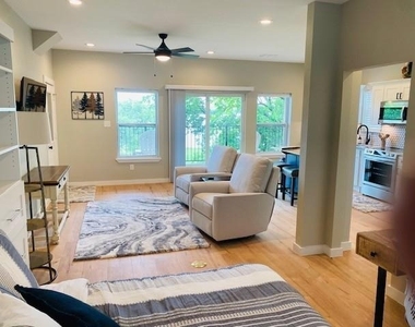 922 Cove Trail - Photo Thumbnail 10
