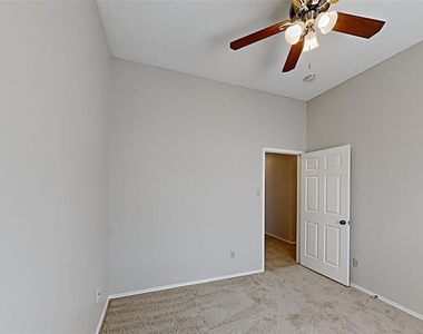 815 Mccomb Lane - Photo Thumbnail 7